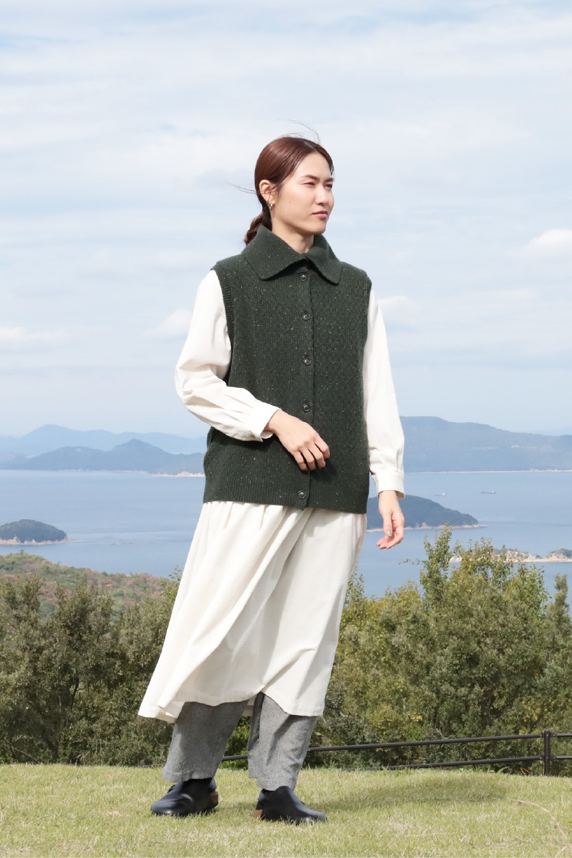 ウールカラーネップベスト 全身