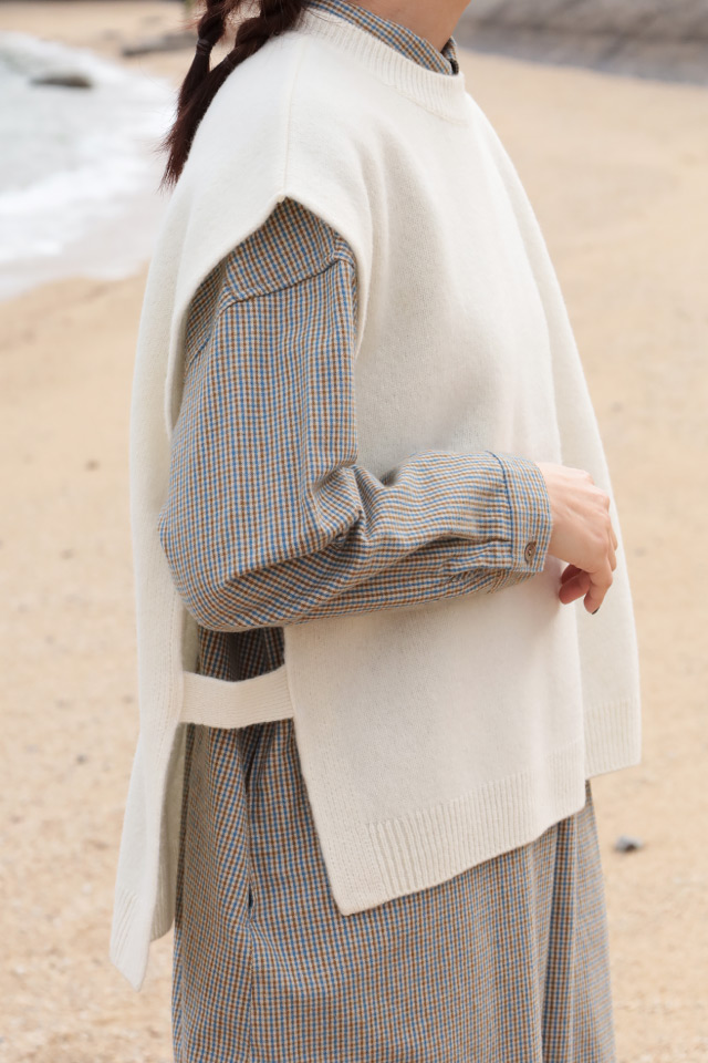 オーガニックウールスリットベスト