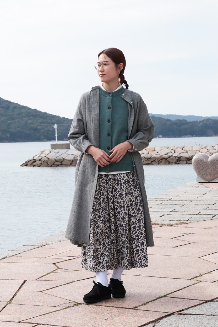 ウールニット前あきクルーネックポケット付きベスト 全身