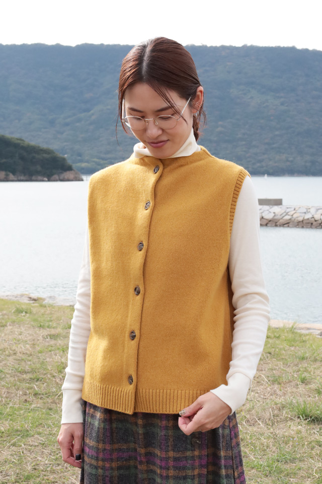 ウールニット前あきベスト