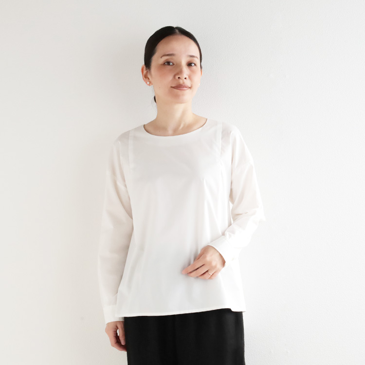 タイプライタークルーネックブラウス