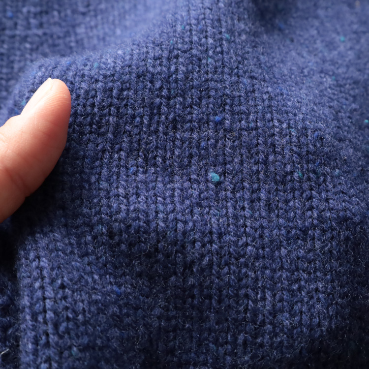 生地アップ 手で持ったところ