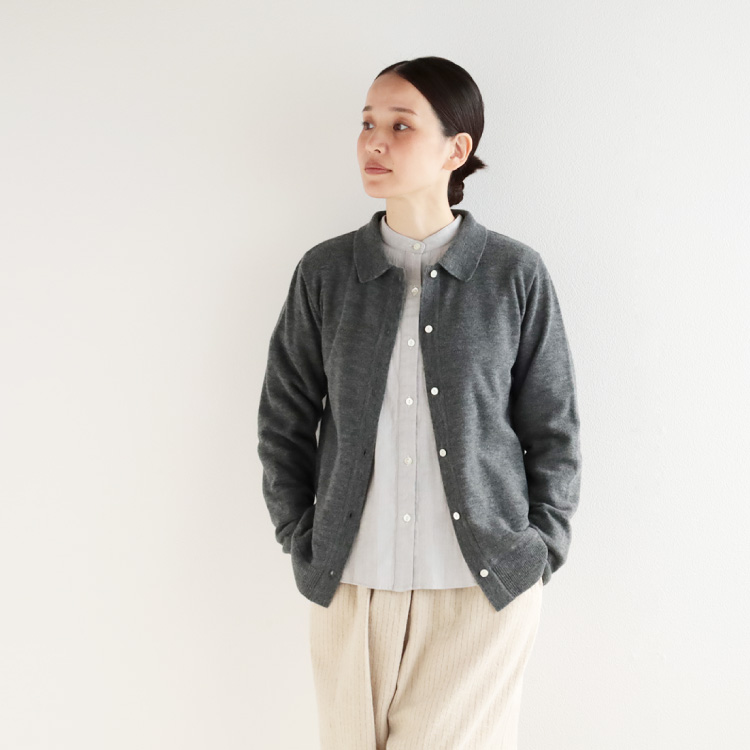 チャコールグレー