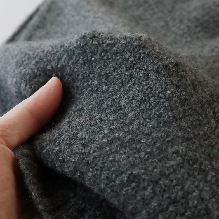 生地アップ 手で持ったところ