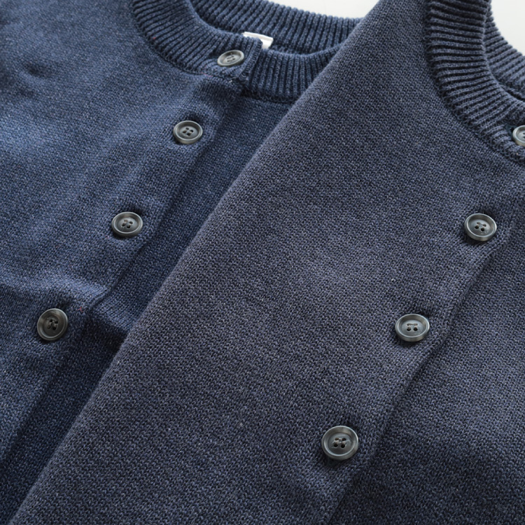 生地アップ 手に持ったところ ベージュ