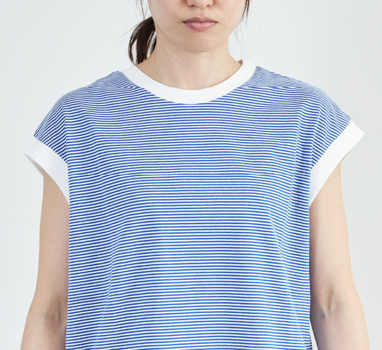 ノースリーブTシャツ前