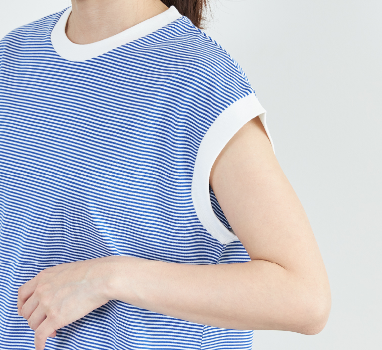 ノースリーブTシャツ前