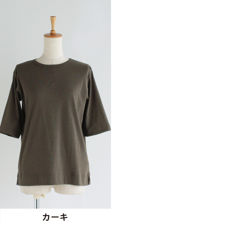 カーキ