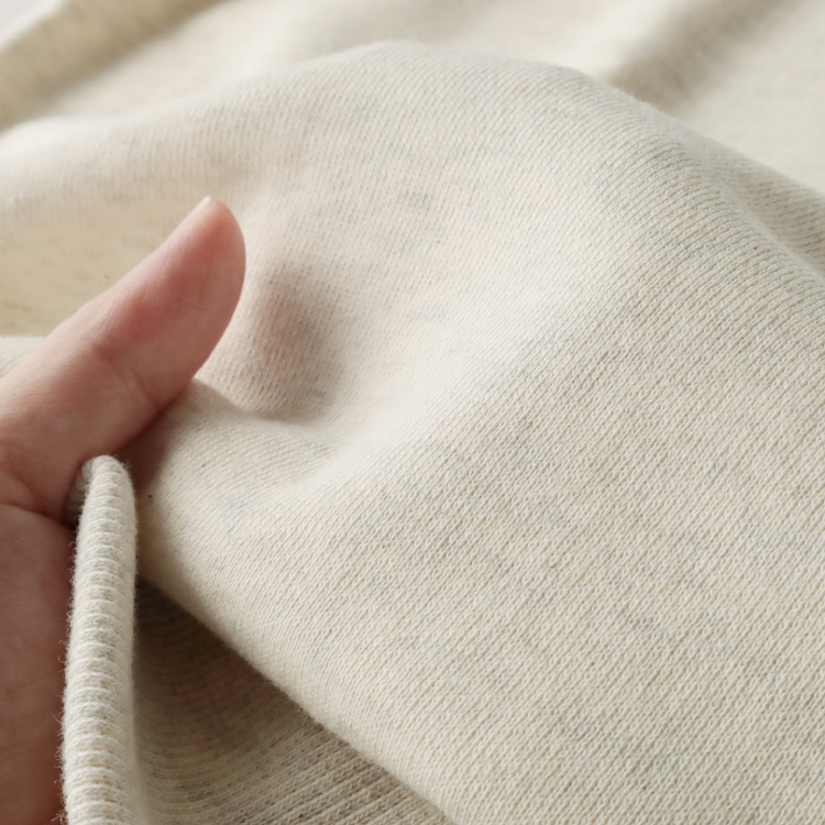 生地アップ 手に持ったところ