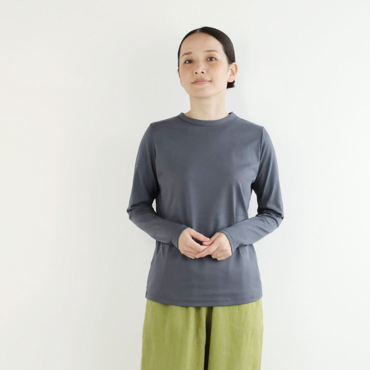 チャコールグレー