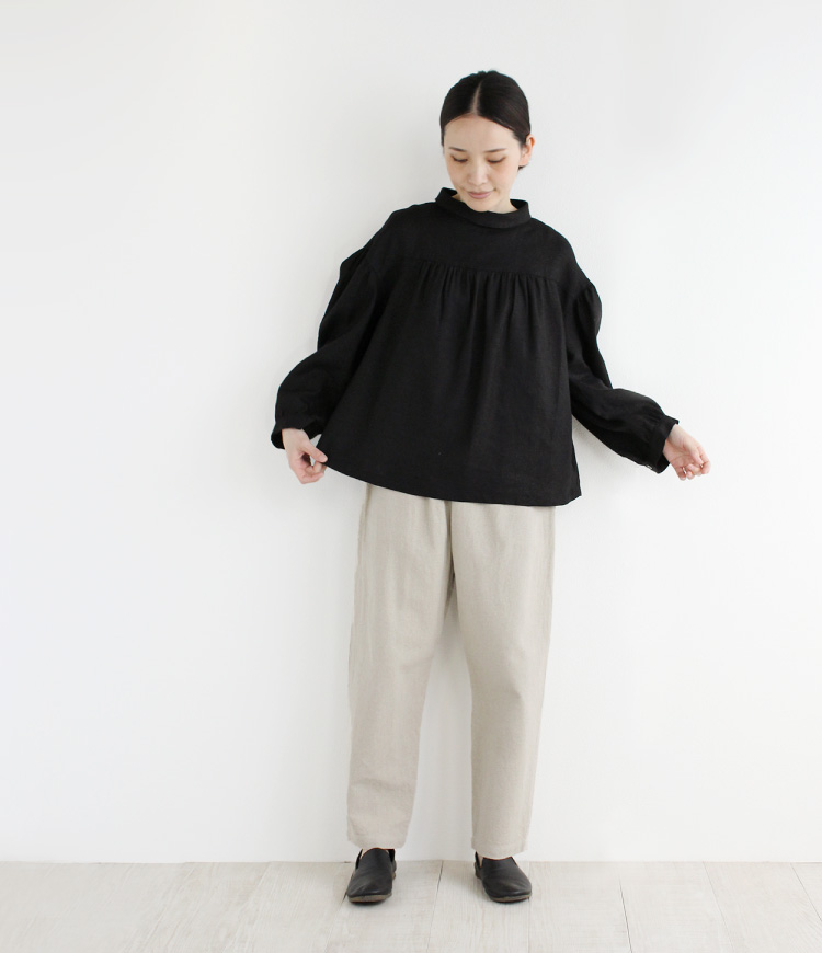 ベージュ