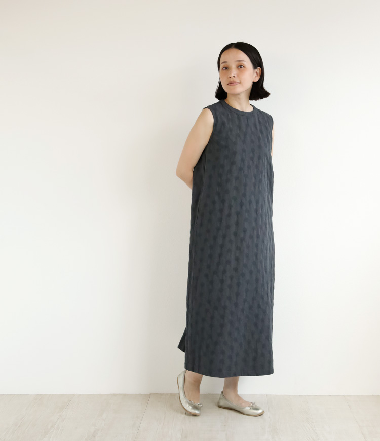 チャコールグレー（ドット）