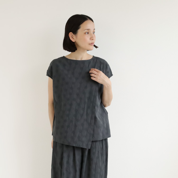 チャコールグレー（ドット）