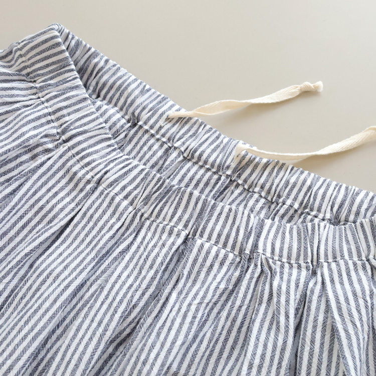 ウエスト内側　リボンで調節可能