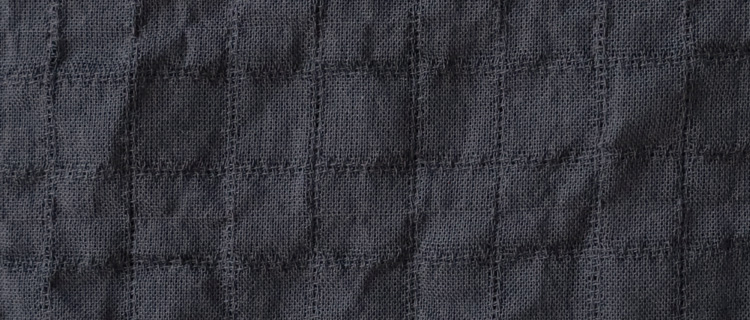 チャコールグレー