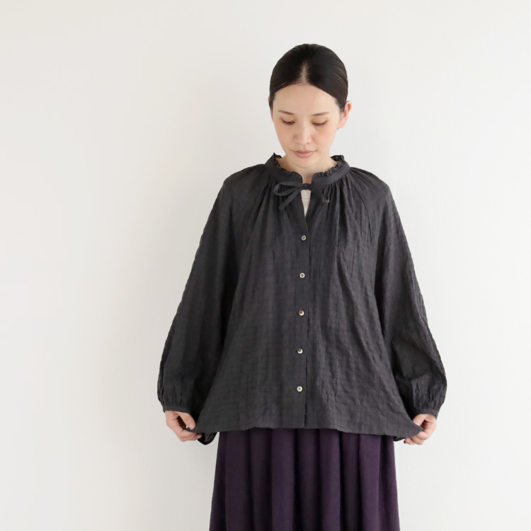 チャコールグレー