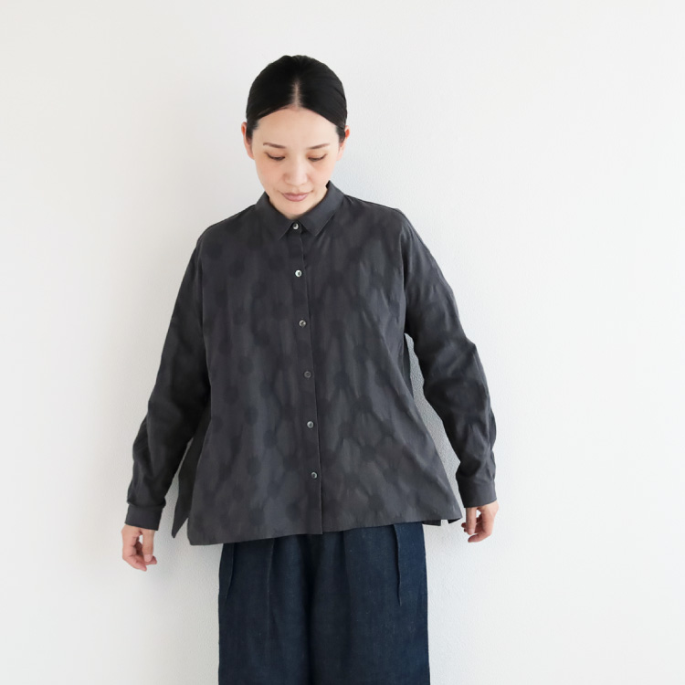 チャコールグレー