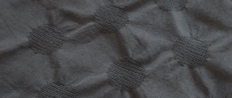 チャコールグレー