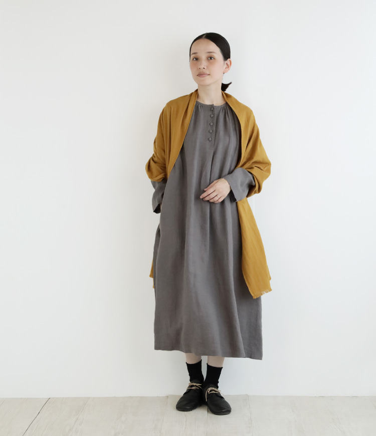 チャコールグレー