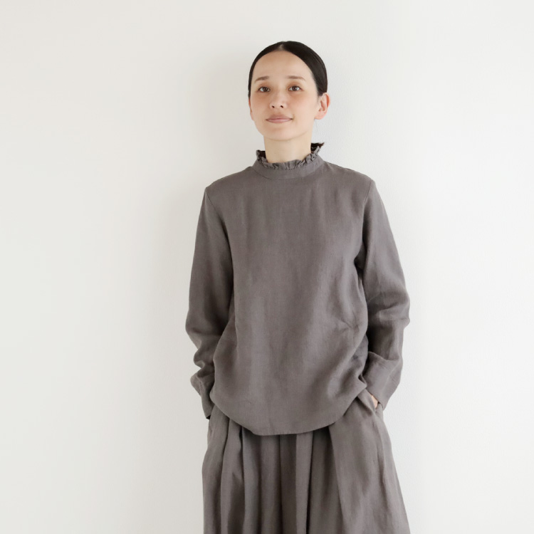 チャコールグレー