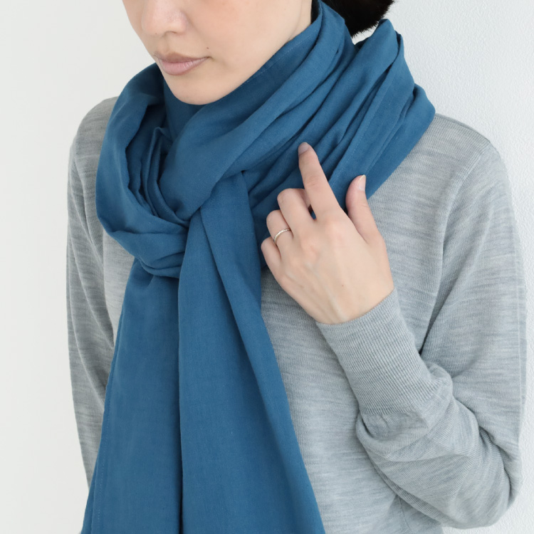 首に巻いたアップ