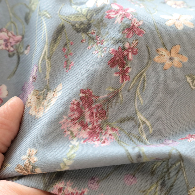 生地アップ 手で持ったところ