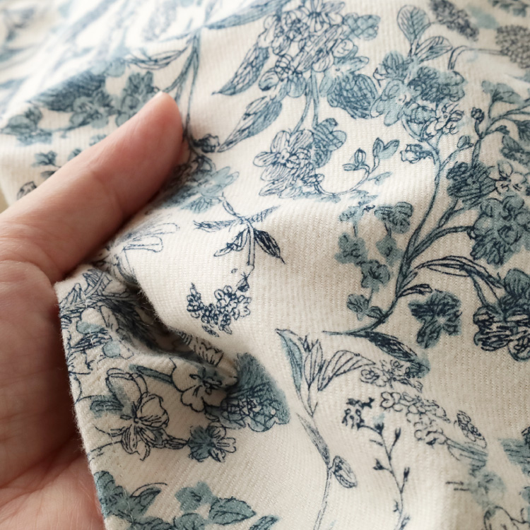 生地アップ 手に持ったところ