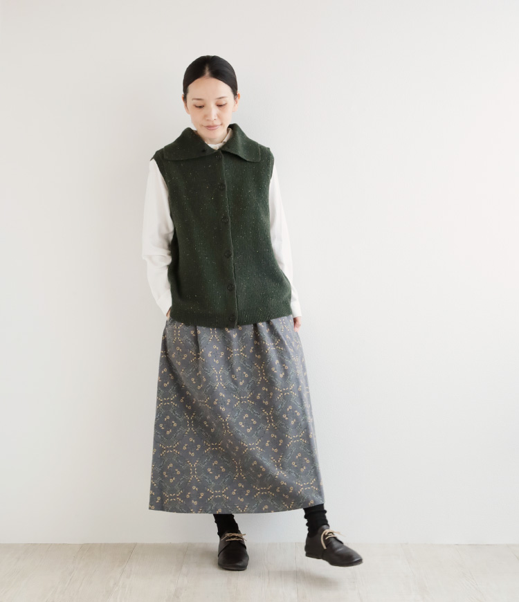 チャコールグレー