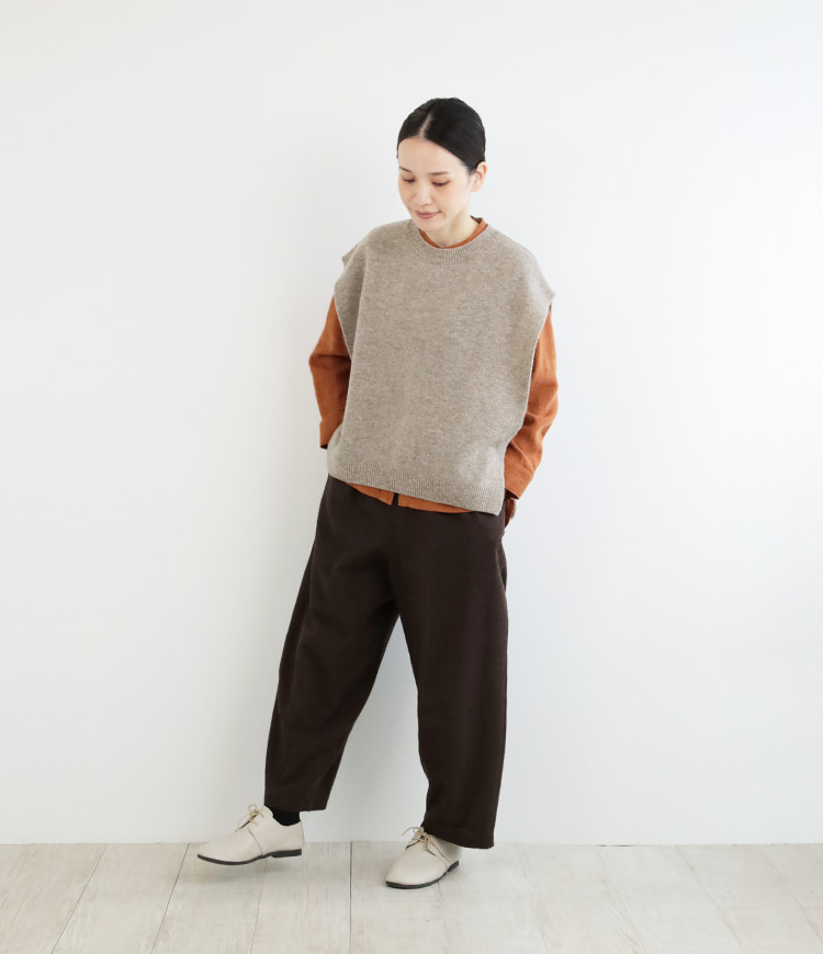 ベストとの重ね着コーデ