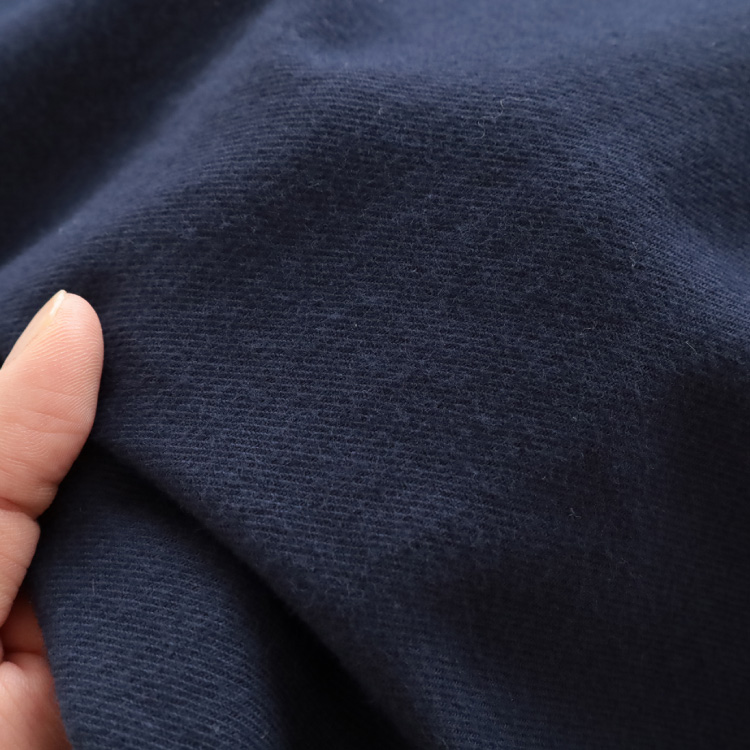 生地アップ 手で持ったところ