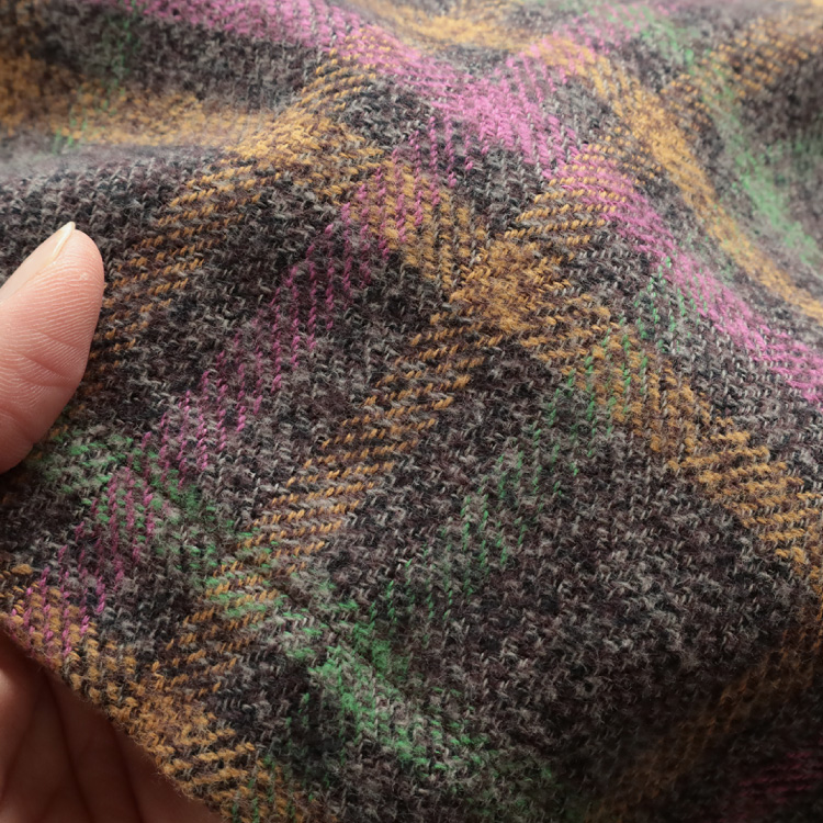 生地アップ 手で持ったところ