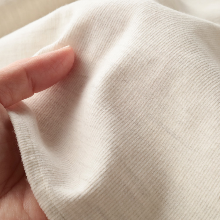 生地アップ 手に持ったところ