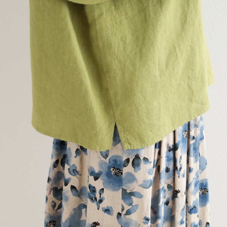 サイドにはスリット