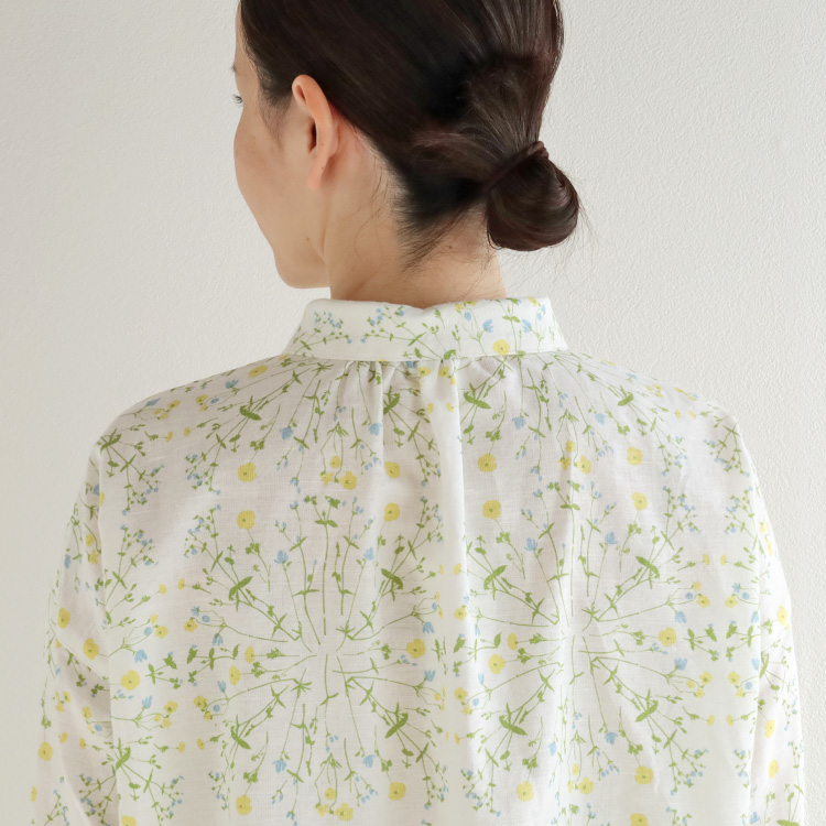 後ろ襟ギャザー