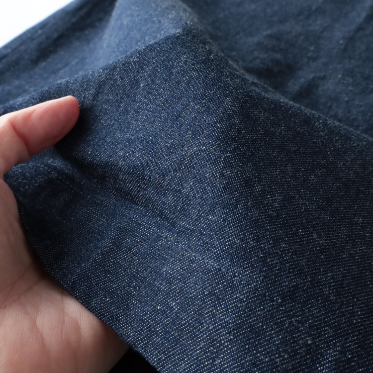 生地アップ 手で持ったところ