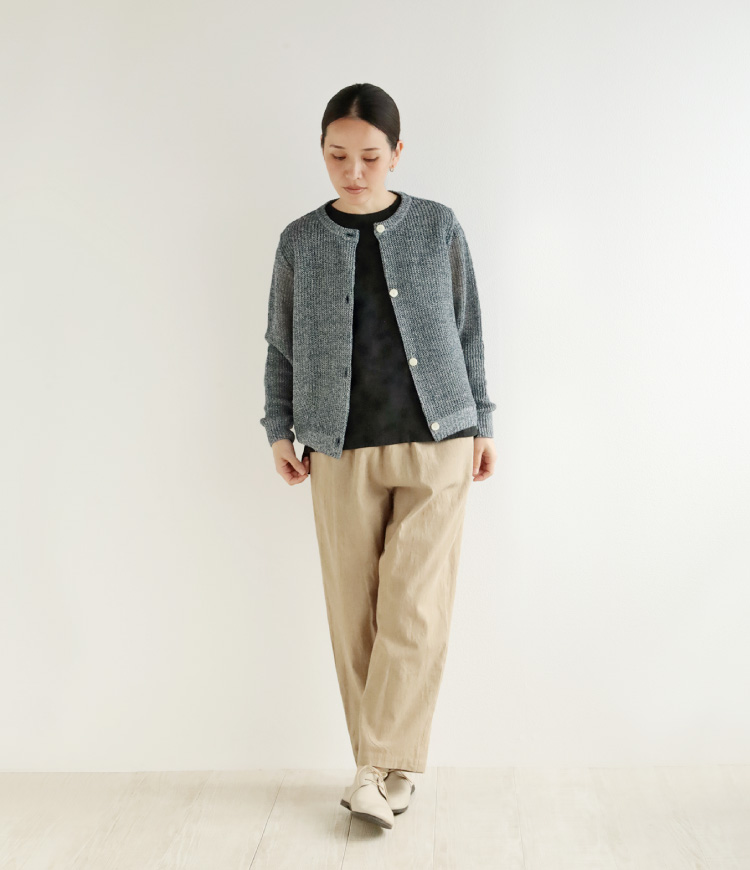 カーデとブラウスとのコーデ