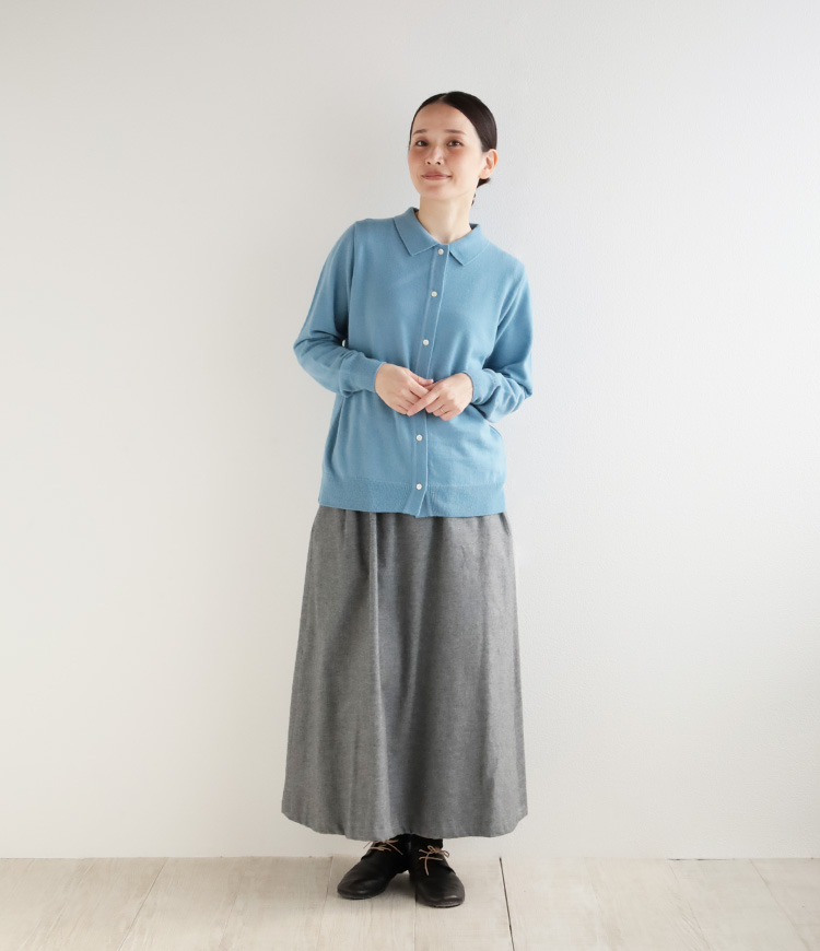 チャコールグレー