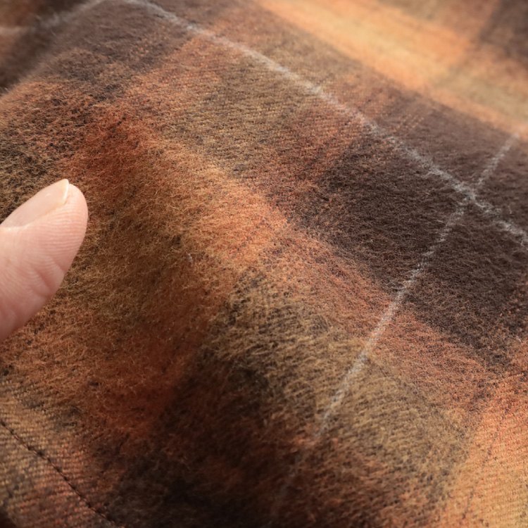 生地アップ 手で持ったところ