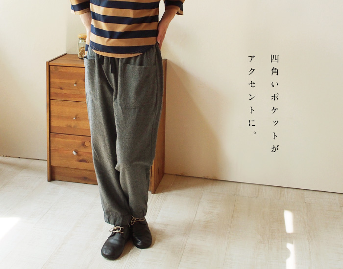 四角いポケットがアクセントに。